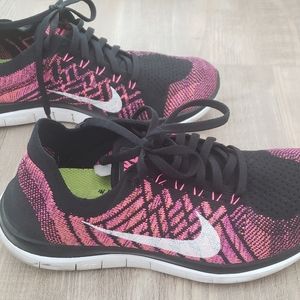 Black and pink Nike flyknits